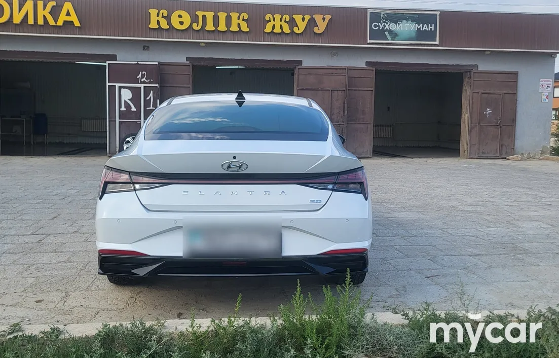 Hyundai Elantra 2023