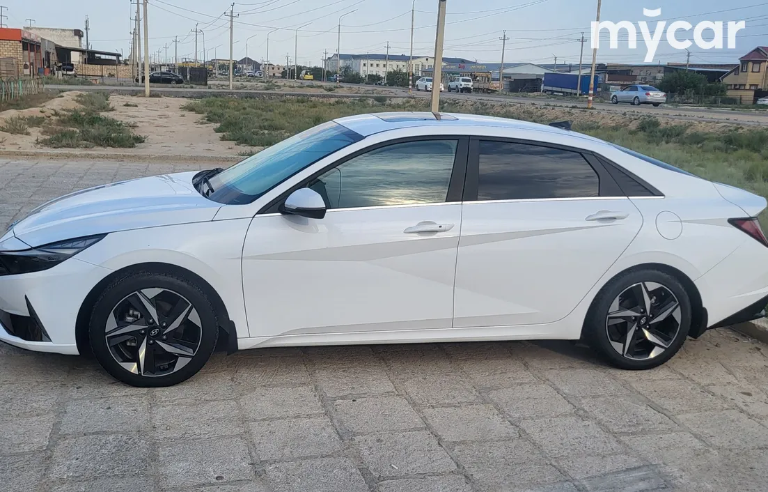 Hyundai Elantra 2023
