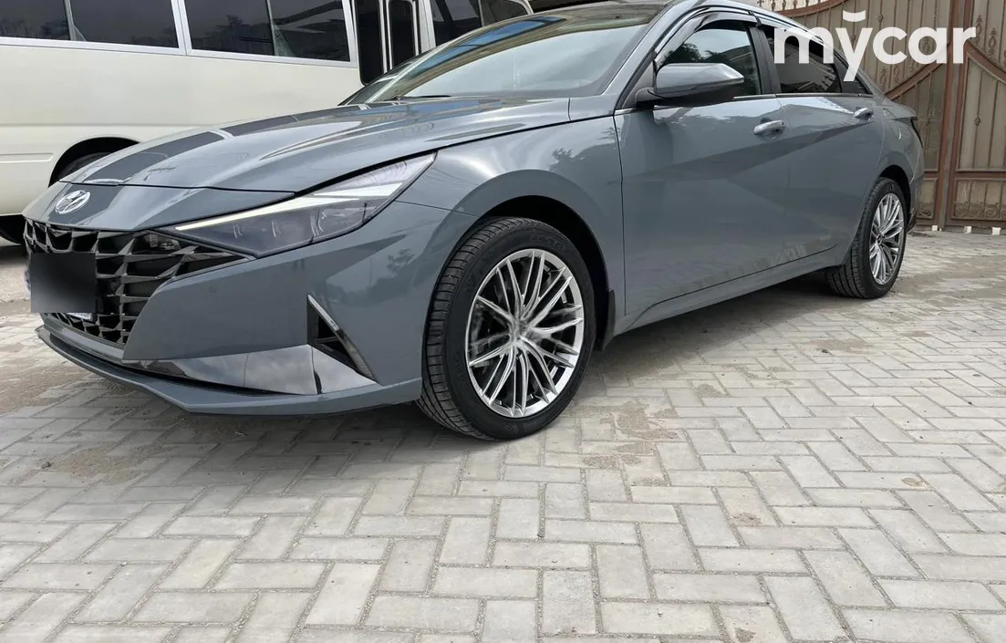 Hyundai Elantra 2022