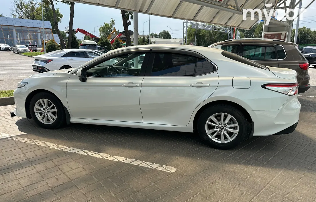 Toyota Camry 2021