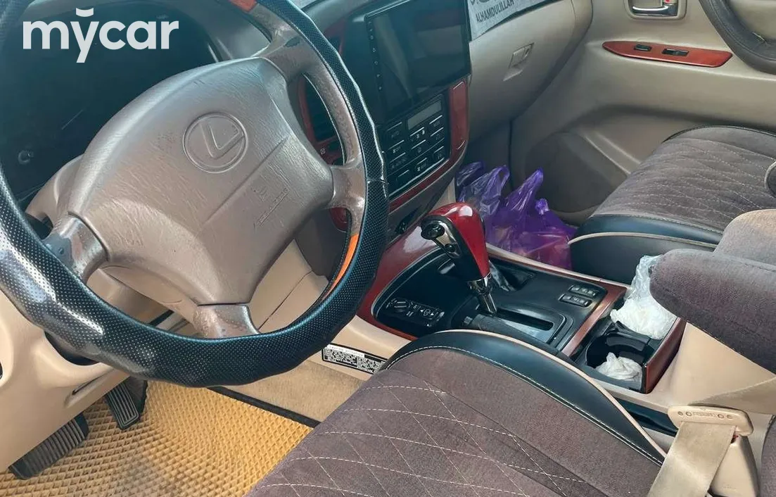 Lexus LX 2000