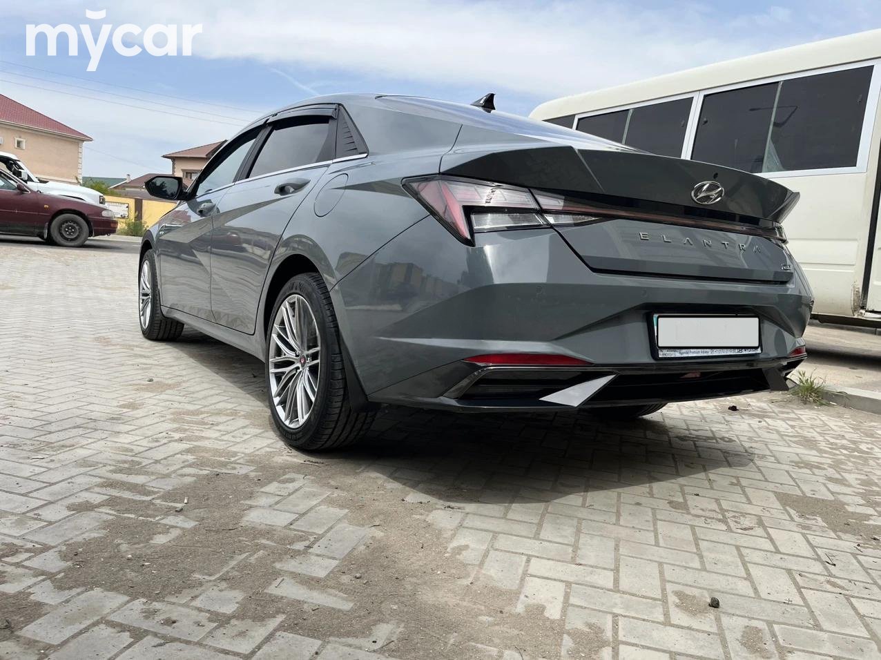 Hyundai Elantra 2022
