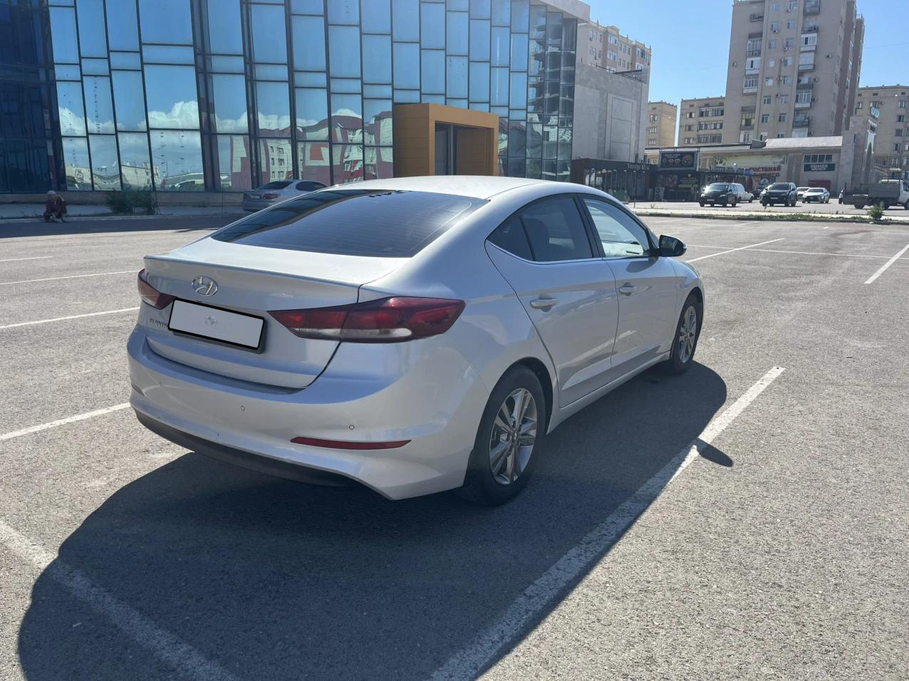 Hyundai Elantra 2018