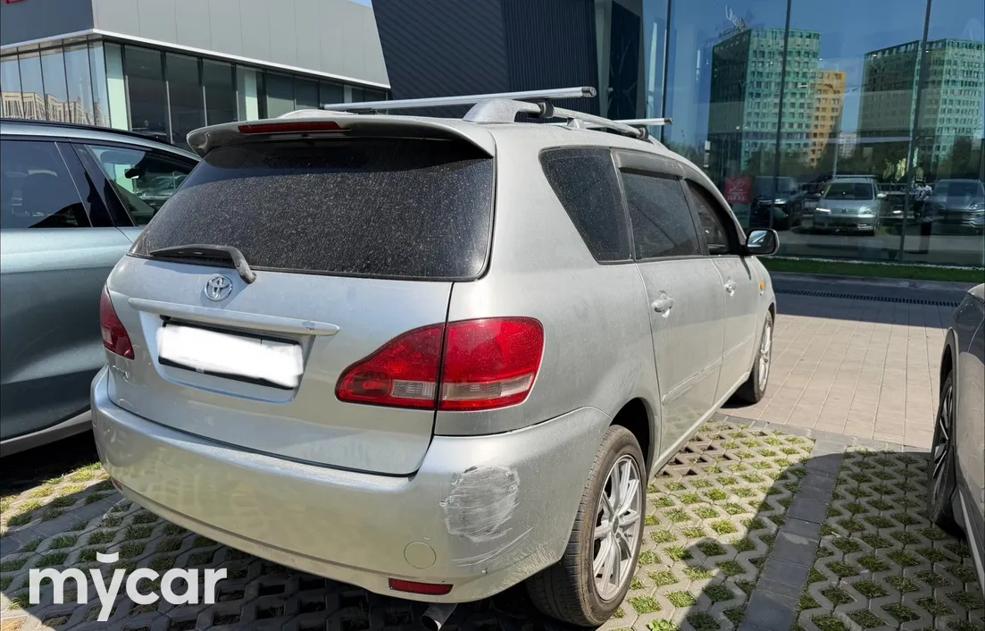 Toyota Avensis Verso 2001