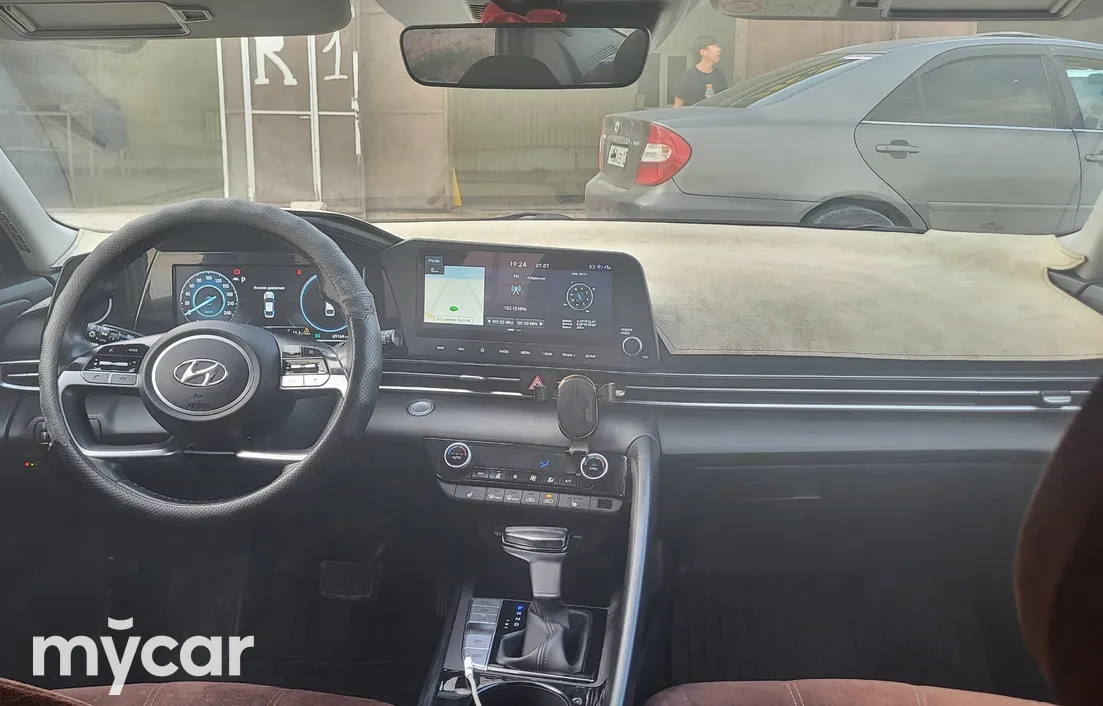 Hyundai Elantra 2023