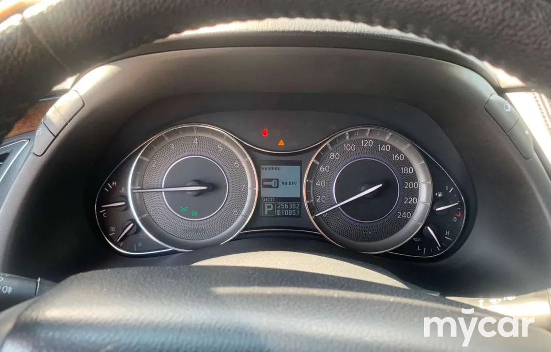 Infiniti QX56 2011