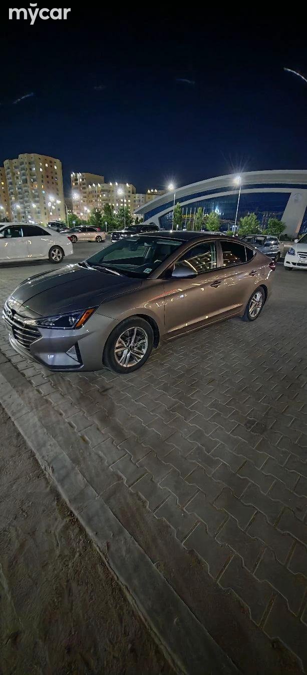 Hyundai Elantra 2019