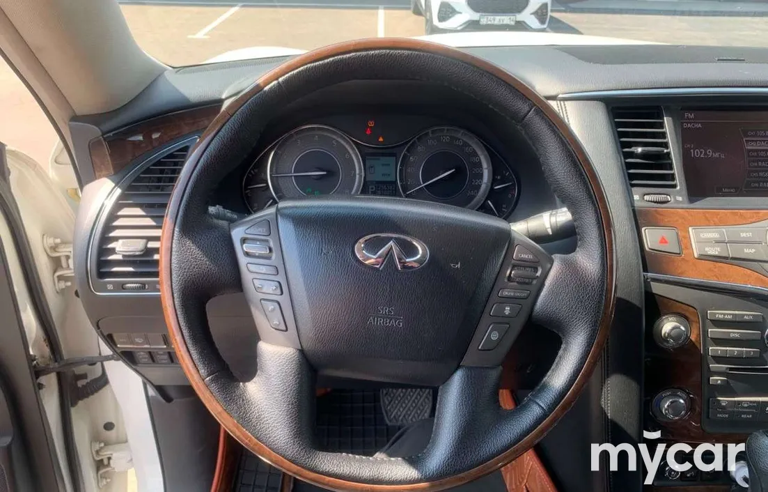 Infiniti QX56 2011