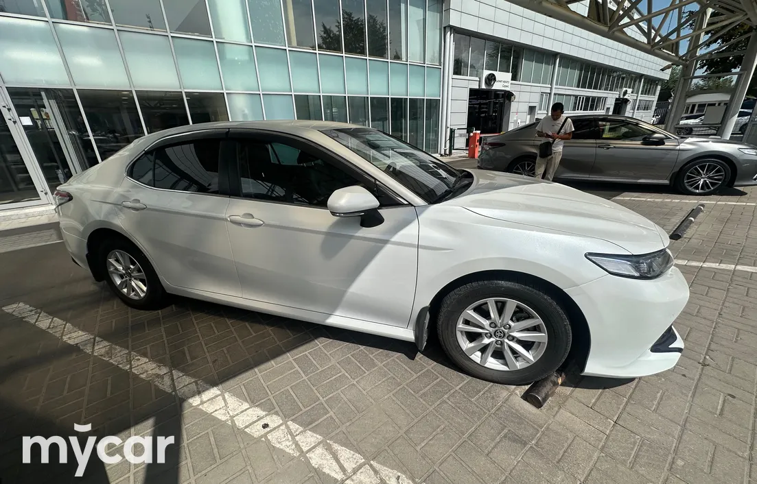 Toyota Camry 2021