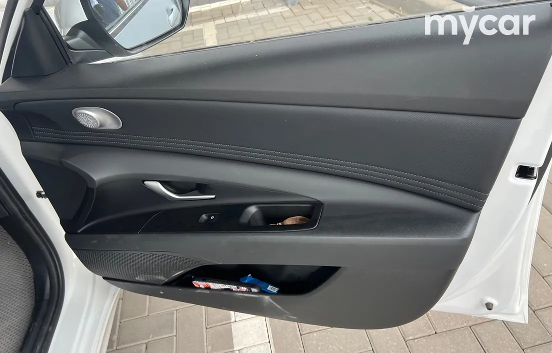 Hyundai Elantra 2023
