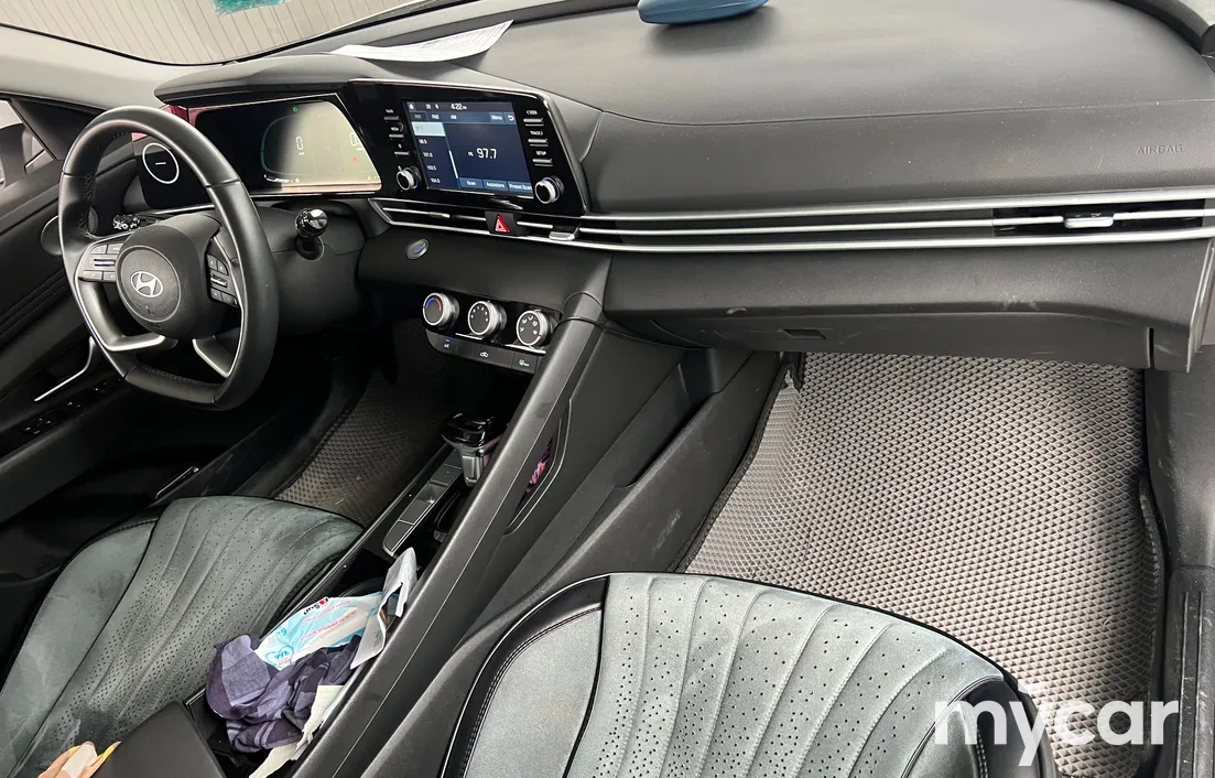 Hyundai Elantra 2023