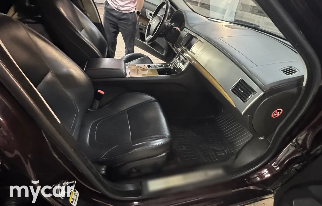 Jaguar XF 2013
