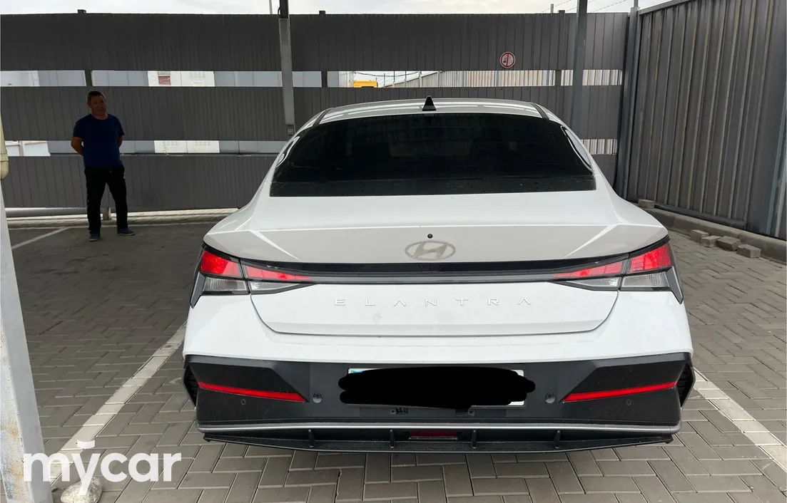Hyundai Elantra 2023