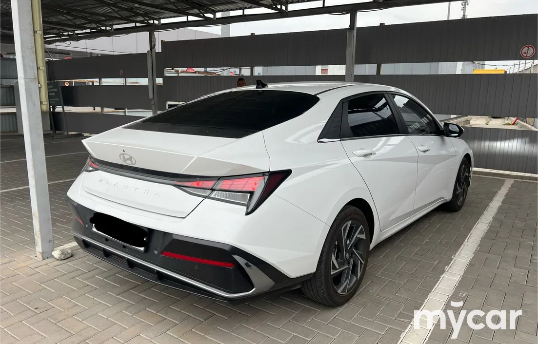 Hyundai Elantra 2023