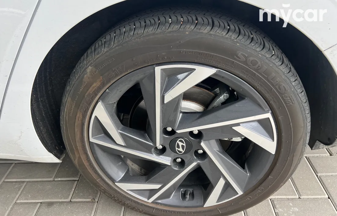 Hyundai Elantra 2023
