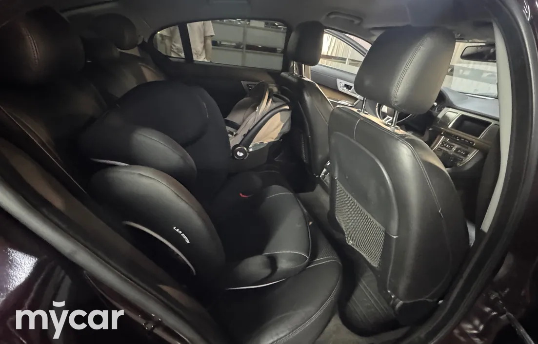 Jaguar XF 2013