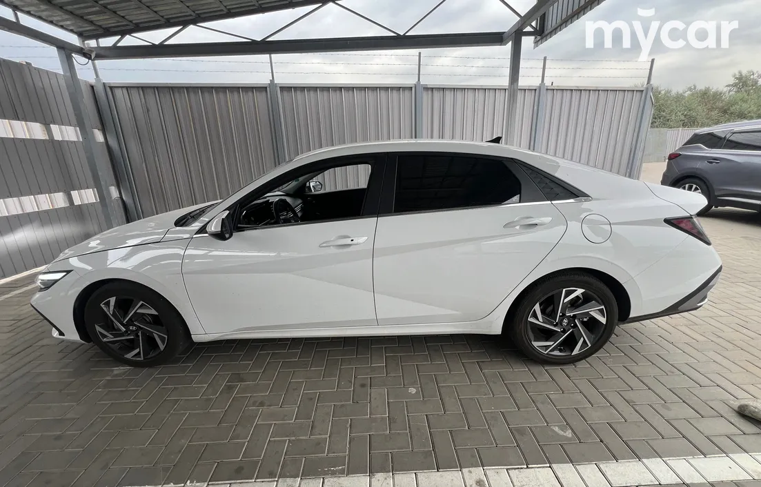 Hyundai Elantra 2023