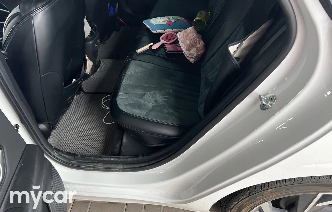 Hyundai Elantra 2023