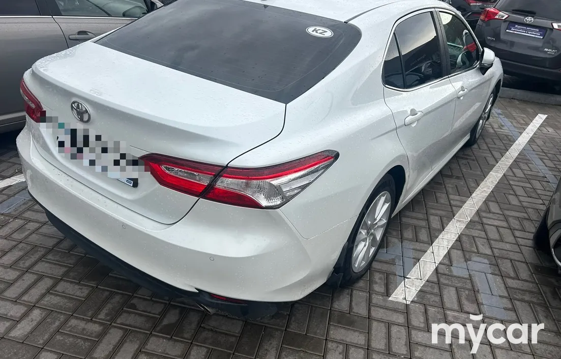 Toyota Camry 2021