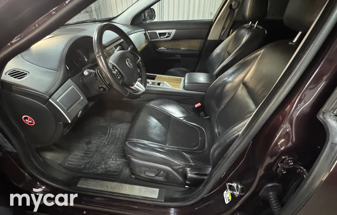 Jaguar XF 2013