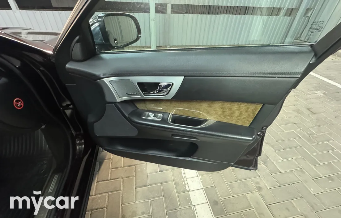 Jaguar XF 2013