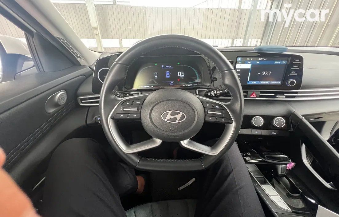 Hyundai Elantra 2023