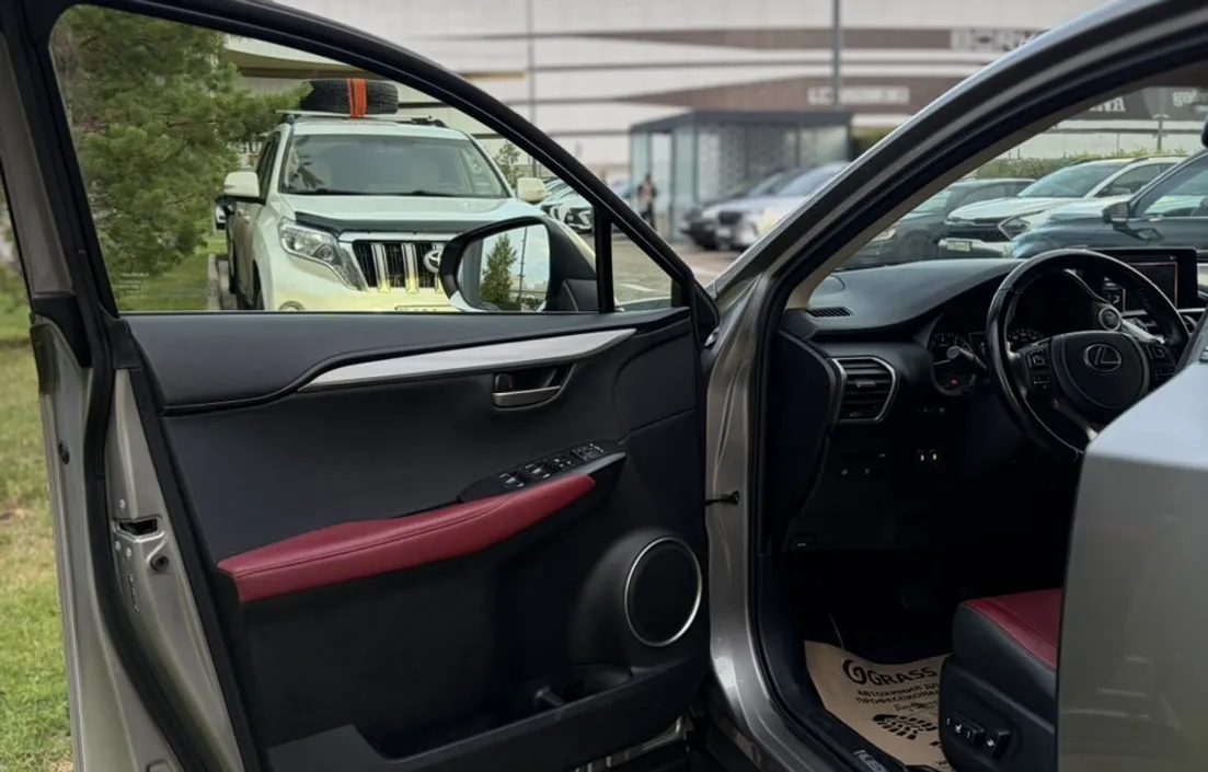 Lexus NX 2021