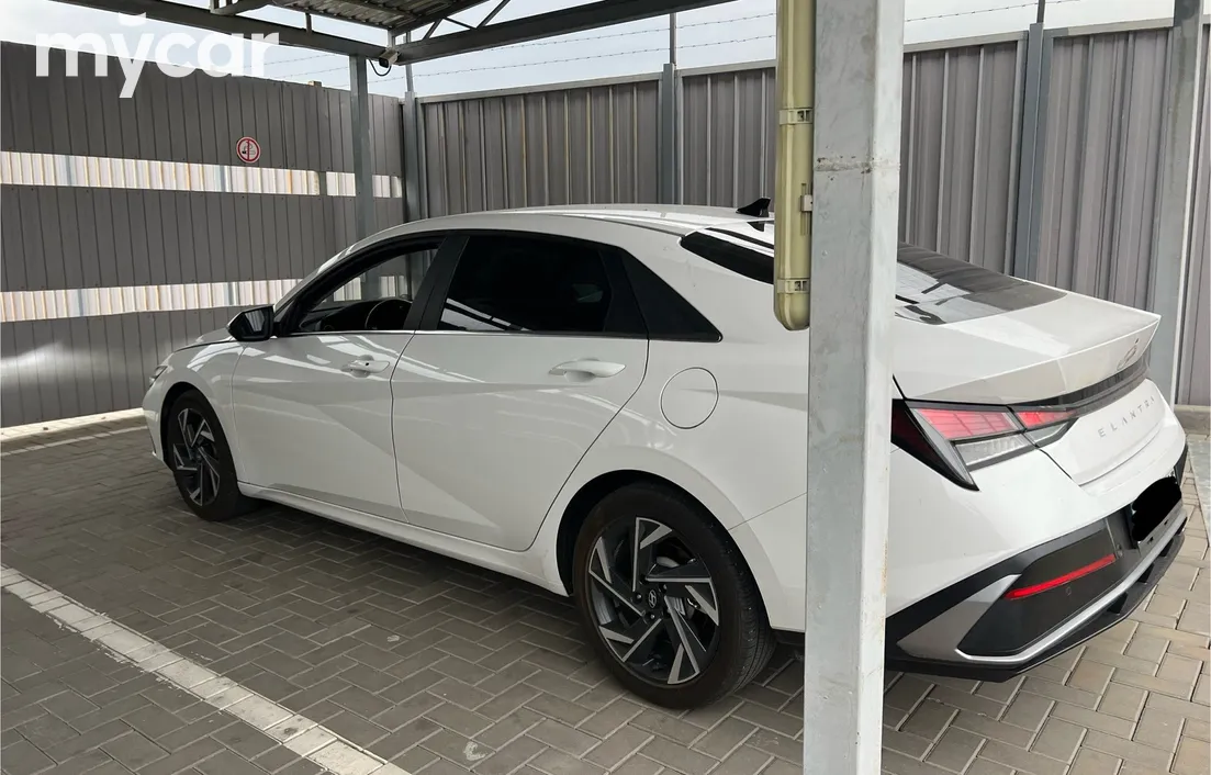 Hyundai Elantra 2023
