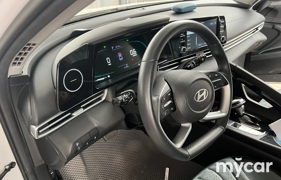 Hyundai Elantra 2023