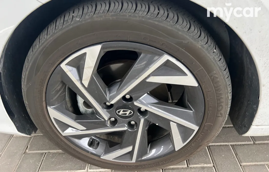 Hyundai Elantra 2023