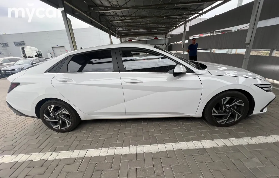 Hyundai Elantra 2023