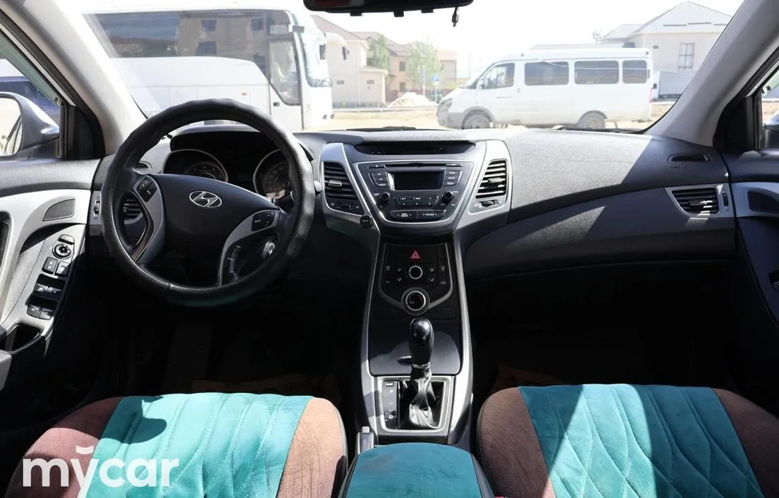 Hyundai Elantra 2015