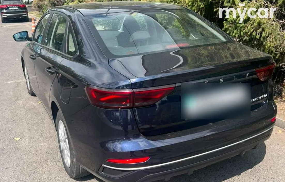 Geely Emgrand 2024