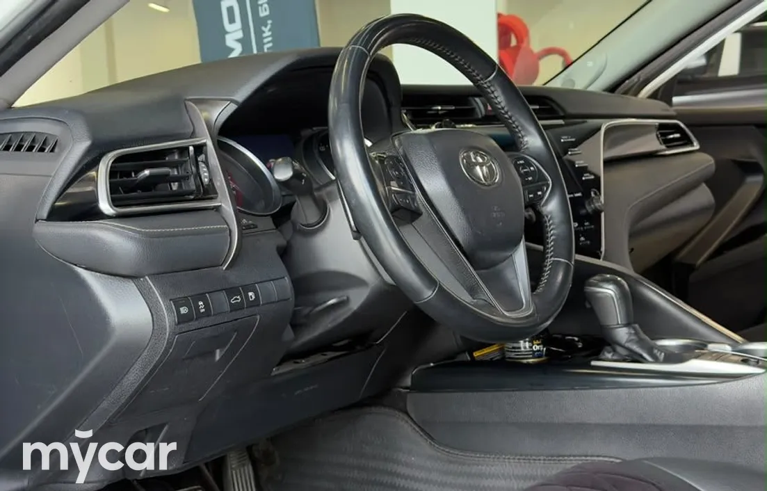 Toyota Camry 2019