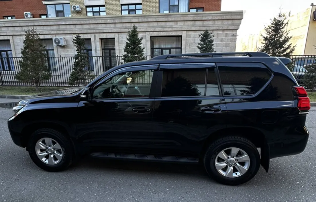 Toyota Land Cruiser Prado 2023