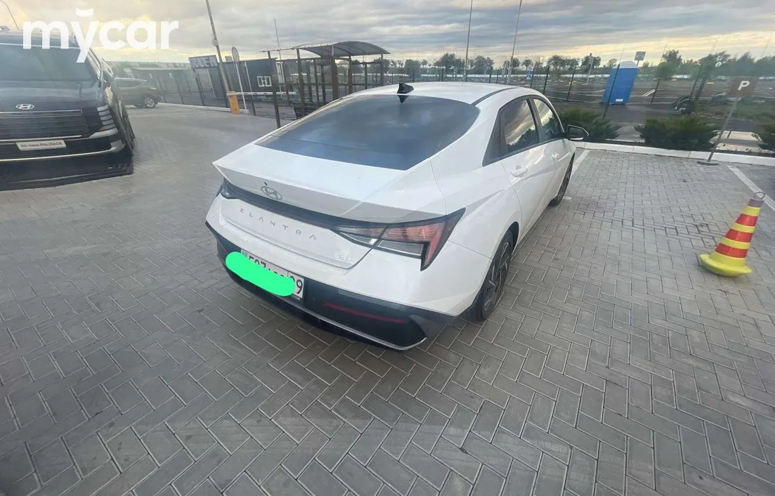 Hyundai Elantra 2024