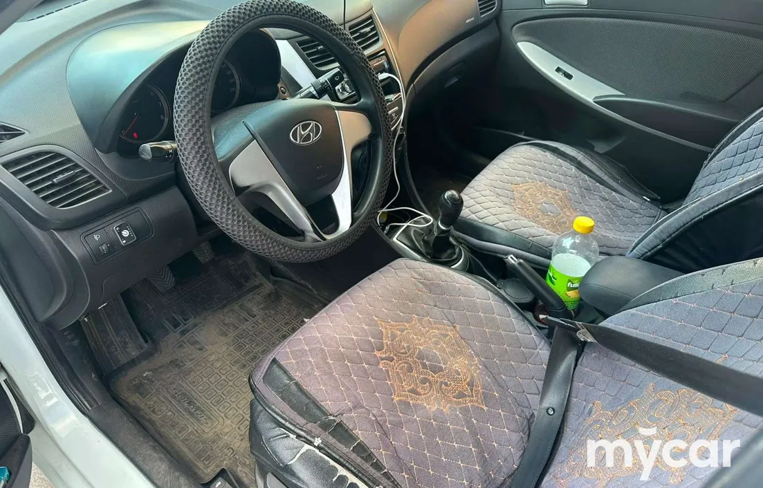Hyundai Solaris 2012