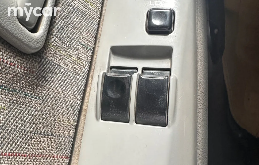 Mitsubishi Space Runner 1995