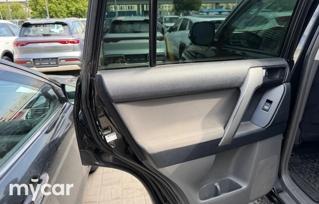 Toyota Land Cruiser Prado 2011