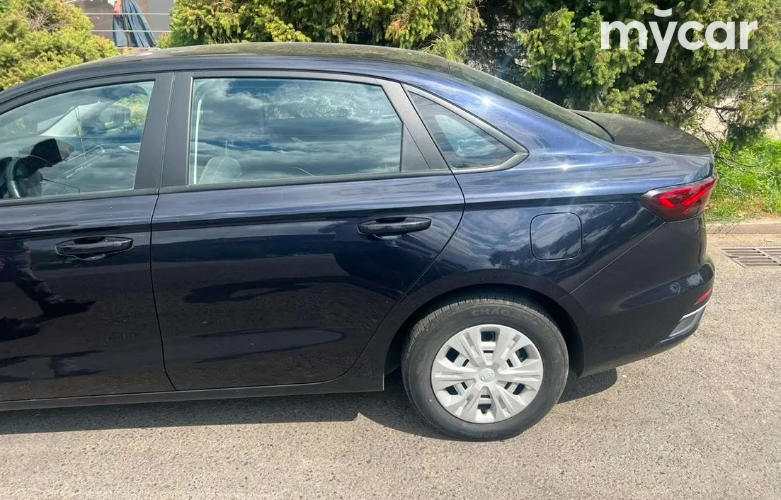 Geely Emgrand 2024