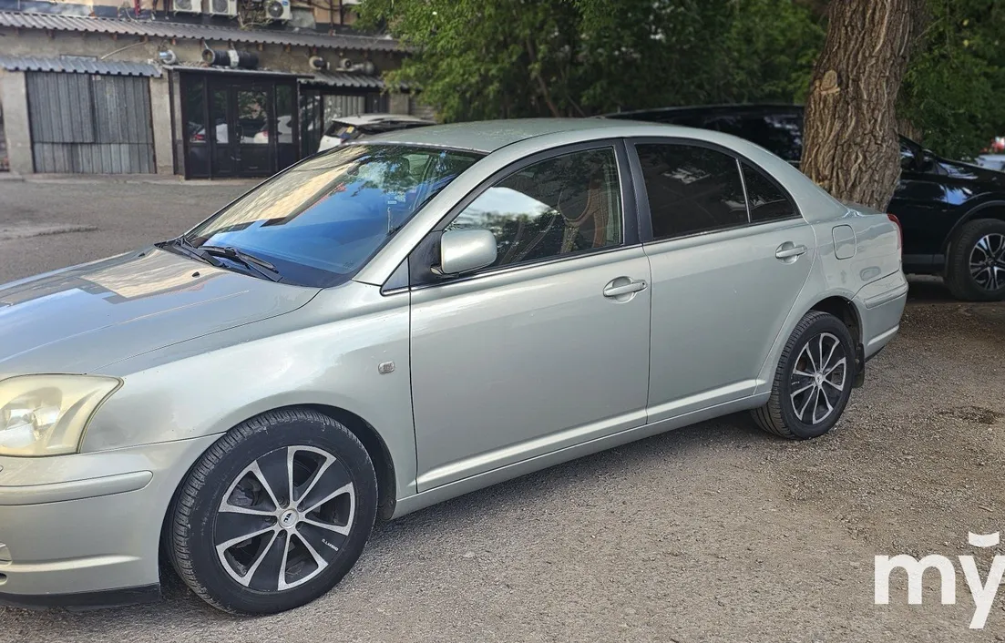 Toyota Avensis 2004
