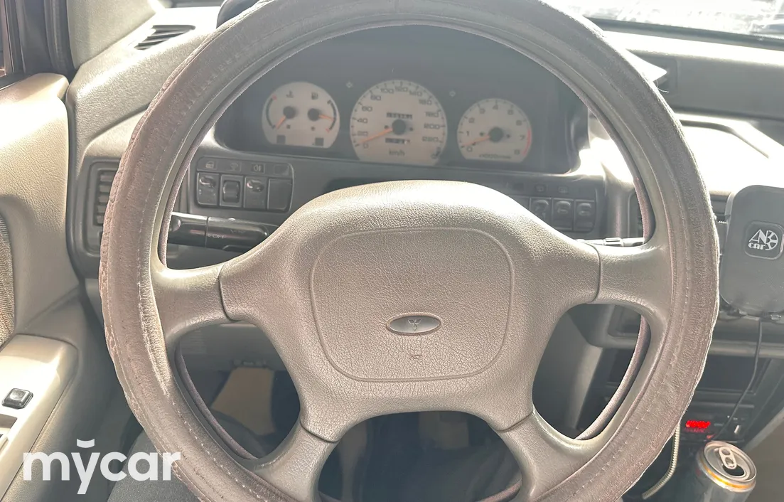 Mitsubishi Space Runner 1995