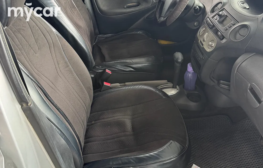 Toyota Yaris 2004
