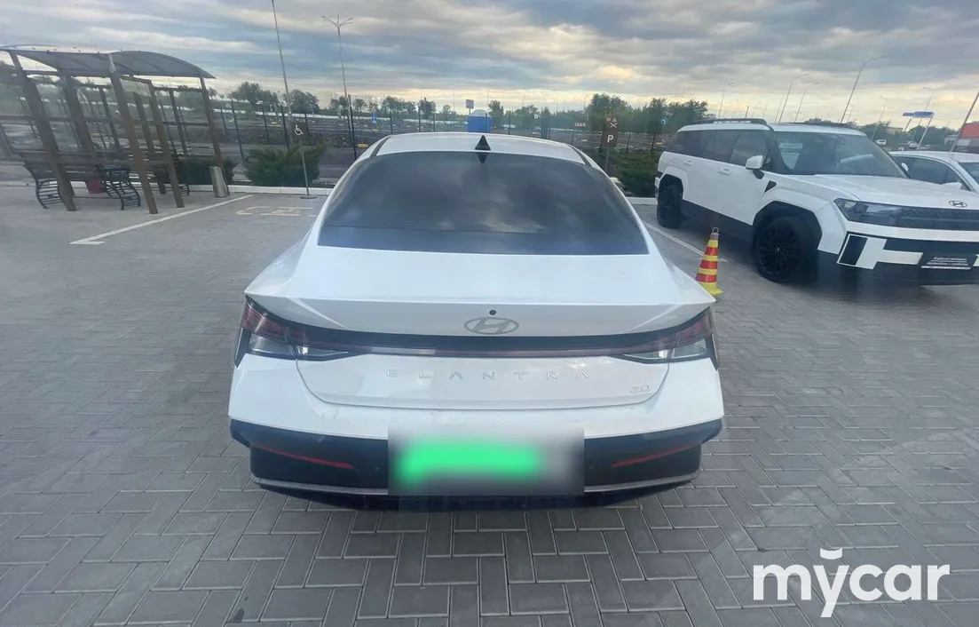 Hyundai Elantra 2024