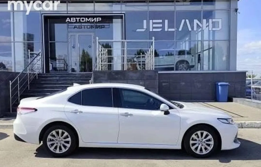 Toyota Camry 2019