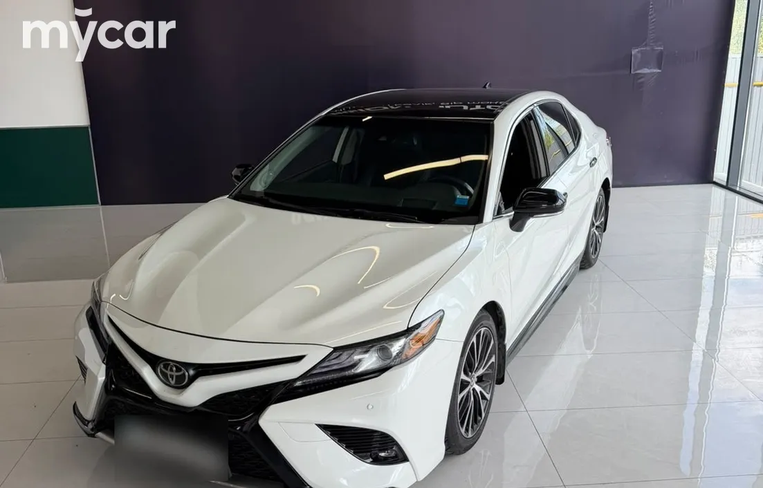 Toyota Camry 2019