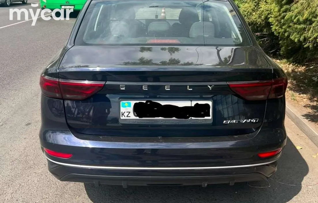 Geely Emgrand 2024