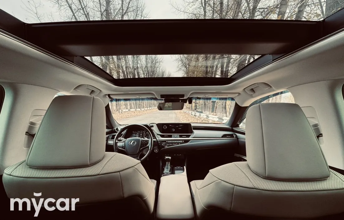 Lexus ES 2020