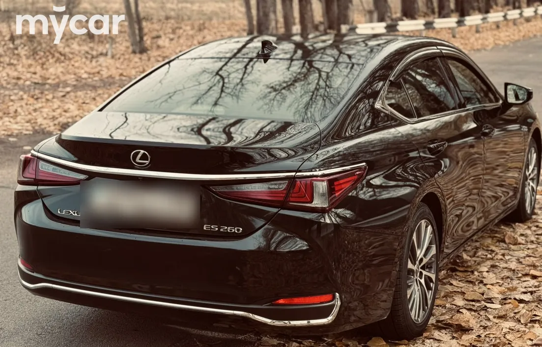 Lexus ES 2020