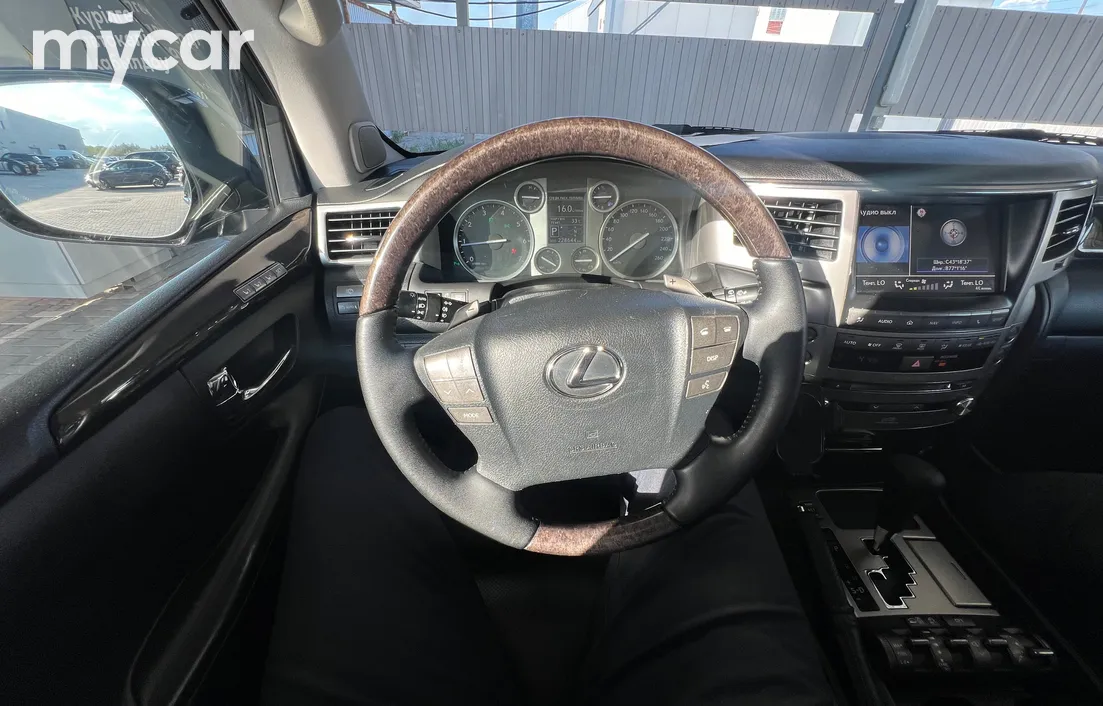 Lexus LX 2012